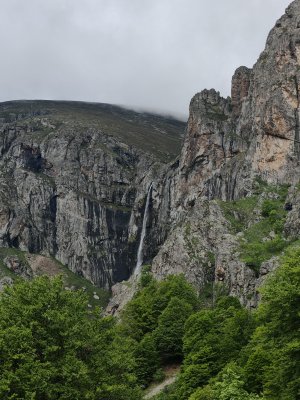 Водопад „Райското пръскало“