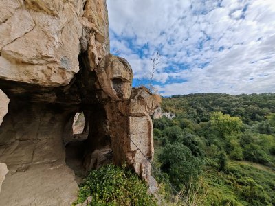 Разходка до Нисовските Скални църкви