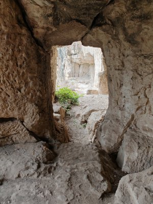 Разходка до Нисовските Скални църкви