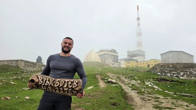 Преход до хижа Рай и изкачване на връх Ботев