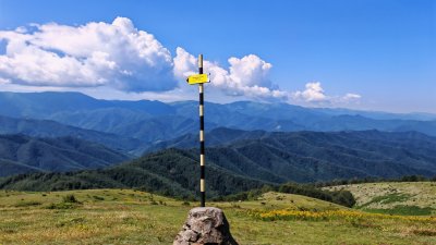 Преход до хижа Козя стена, хижа Васильов и околните върхове